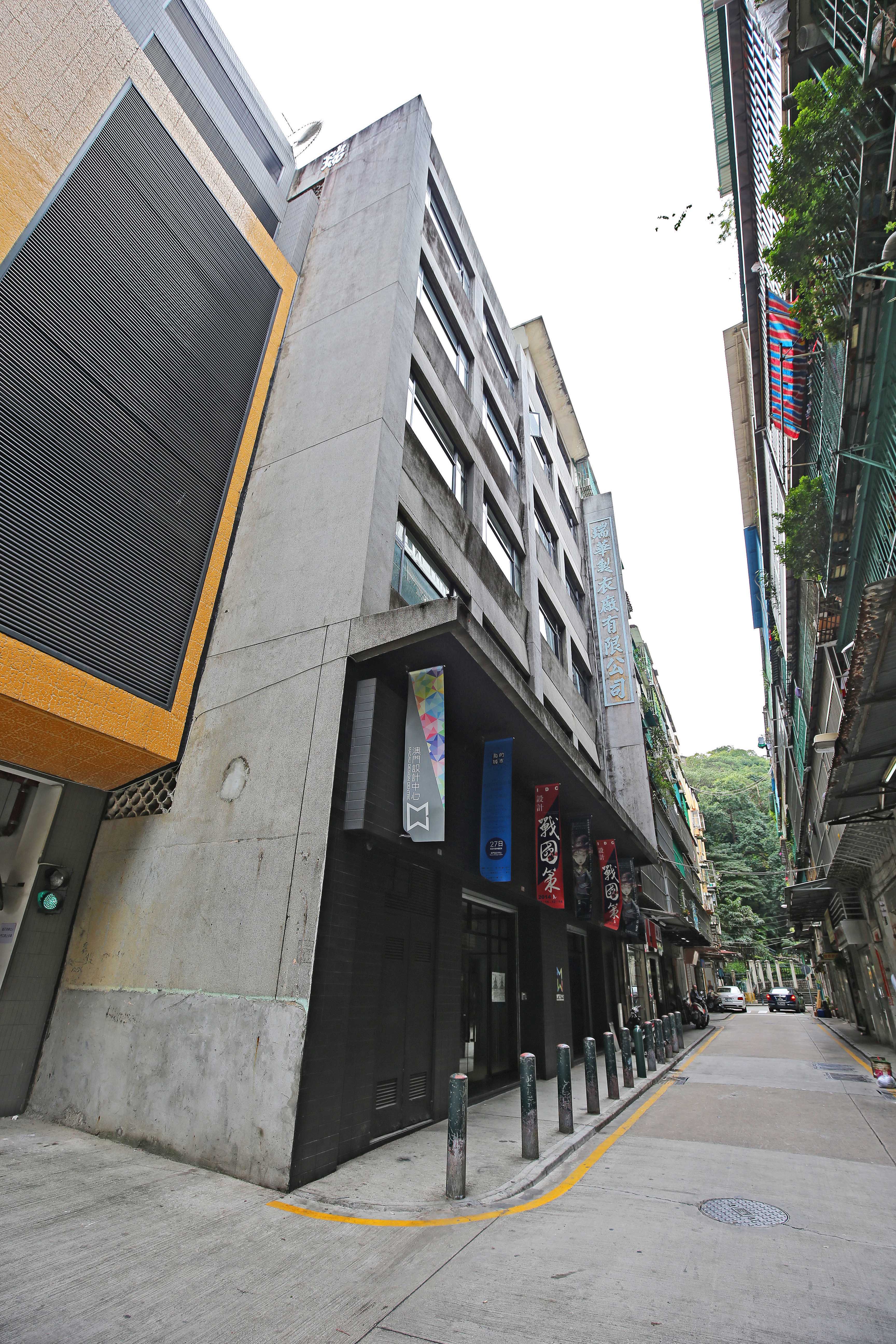 澳門設計中心舊工廈改造的五層樓建築外觀